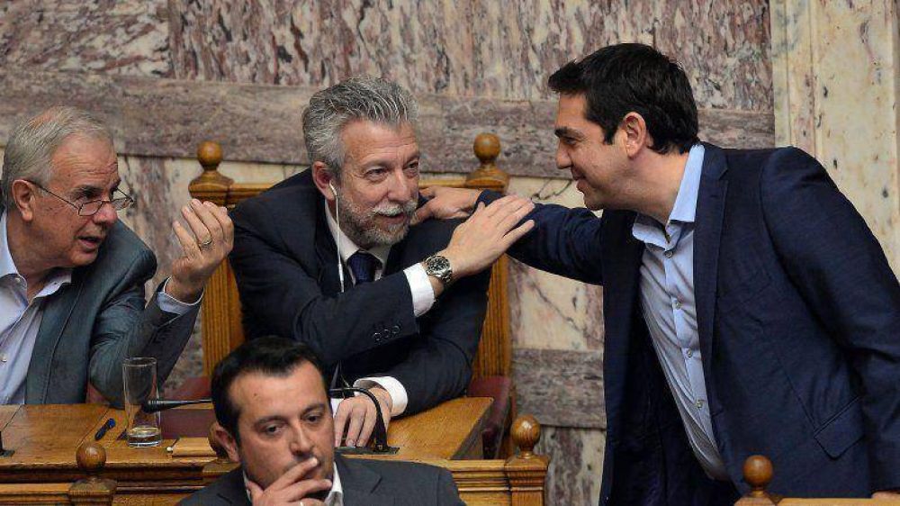 Parlamento griego aprobó las reformas para el tercer rescate