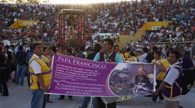 M�s de 20 mil participan en primer d�a de Congreso Nacional Eucar�stico y Mariano de Per�