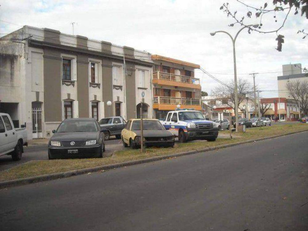 Robaron una moto, la desarmaron y tiraron