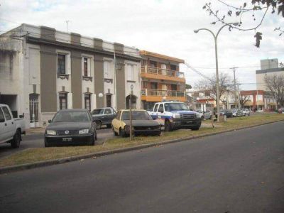 Robaron una moto, la desarmaron y tiraron