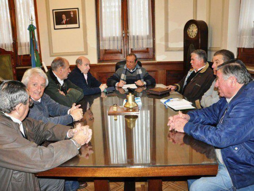 El jefe comunal se reuni� con delegados y alumnos de Molina