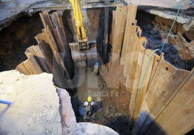Por los socavones en la ciudad, el Concejo pidi� reunirse con autoridades de Aguas Santafesinas
