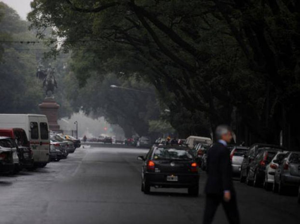 Las lloviznas se despiden al mediod�a, el tiempo mejorar� y ma�ana saldr� el sol