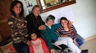 Una alumna con par�lisis cerebral se recibi� tras 15 a�os de facultad