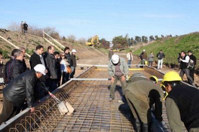 #ObrasH�dricas El gobierno invirti� casi $2.000 millones en La Plata  