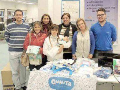 Comenz� la entrega de los Kit Qunita en el hospital Urquiza