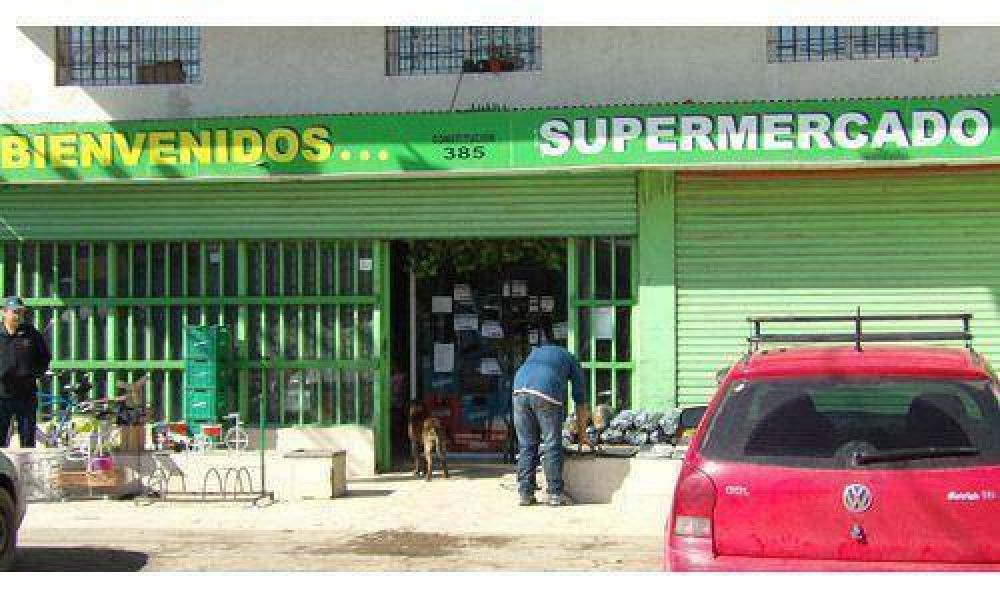 Matan a un polic�a y hieren a otro en asalto a supermercado