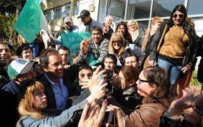 Scioli con inundados en Baradero: 