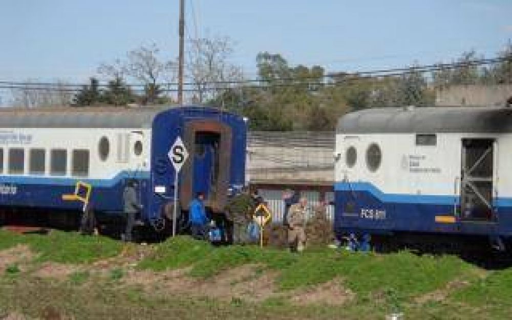 Descarril� tren sanitario que iba a auxiliar a los inundados de Lobos