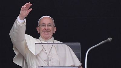 In�dito gesto de China: difunden por TV parte del Angelus del Papa