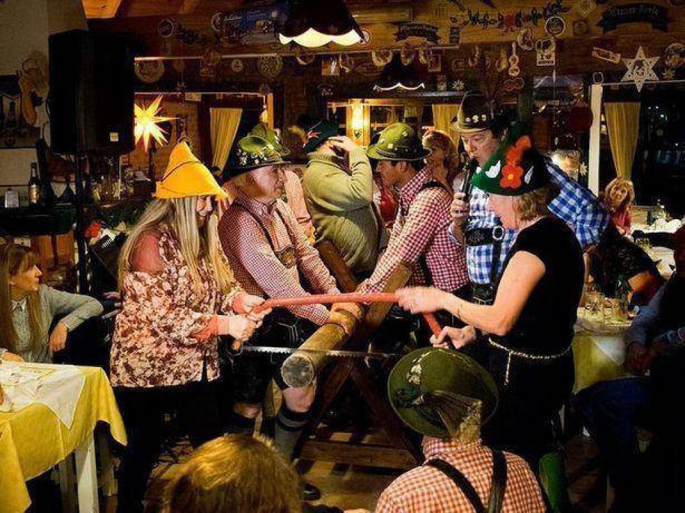 Comenz� la 15� edici�n de la Fiesta de la Salchicha y el Chucrut