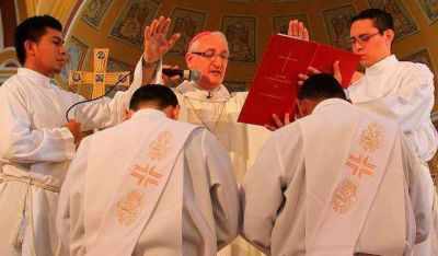 Un obispo espa�ol ordena a siete nuevos sacerdotes en Honduras