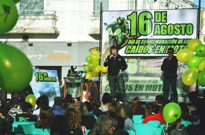 Recordaron el d�a de los ca�dos en moto