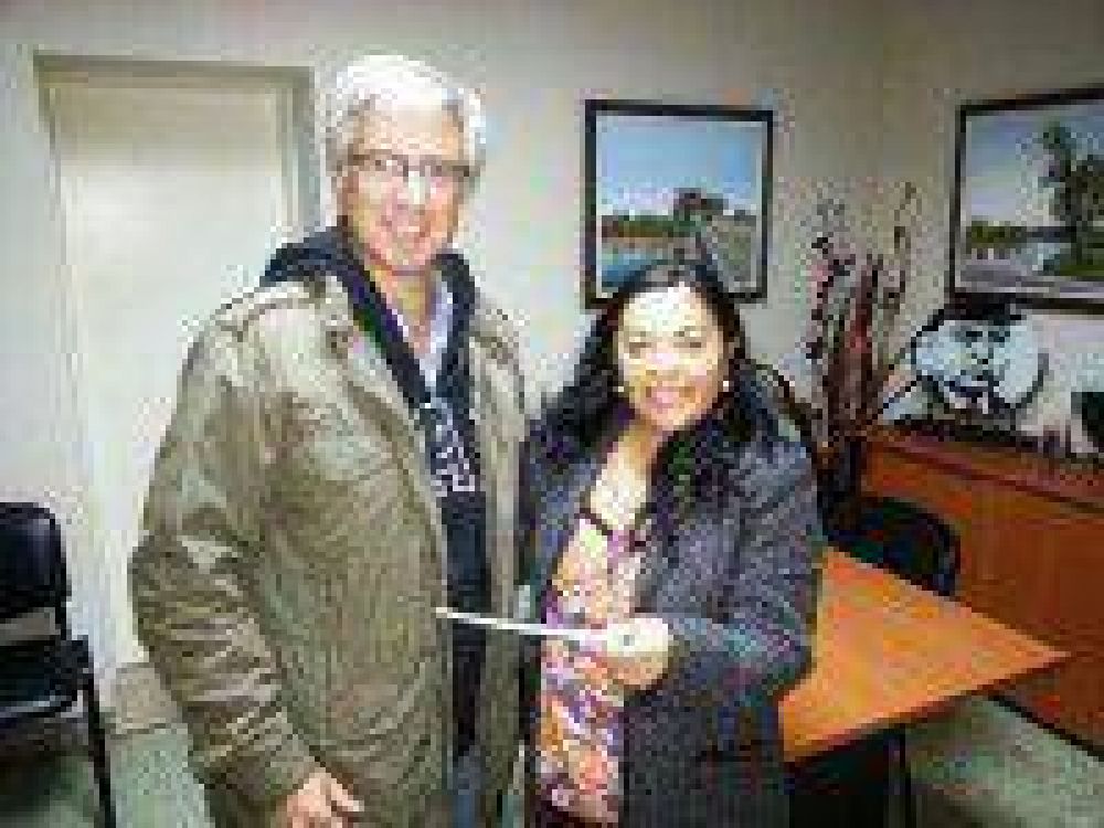 Armend�riz entreg� subsidios a escuelas rurales de Saladillo