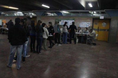 L�nea Abierta: Inundados, lotes Procrear y las PASO 2015