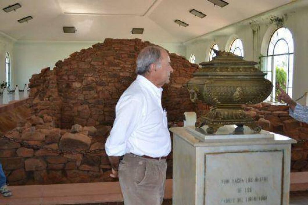 Tato reivindic repatriar los restos de San Martn a Yapey
