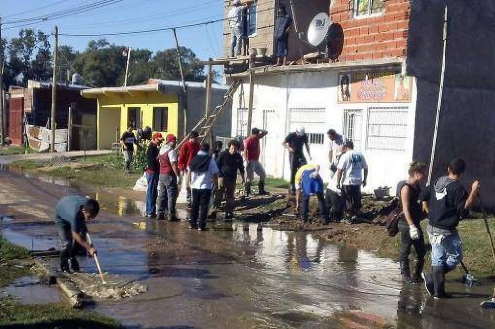 Amplio operativo de vacunaci�n y desinfecci�n en zonas inundadas