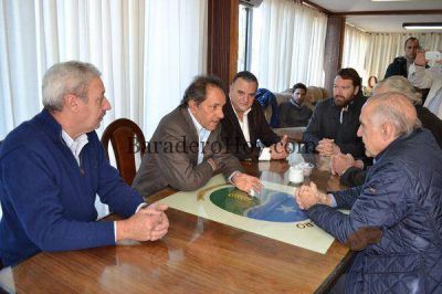 El Gobernador Scioli trajo los fondos para construir un laboratorio provincial de agua.