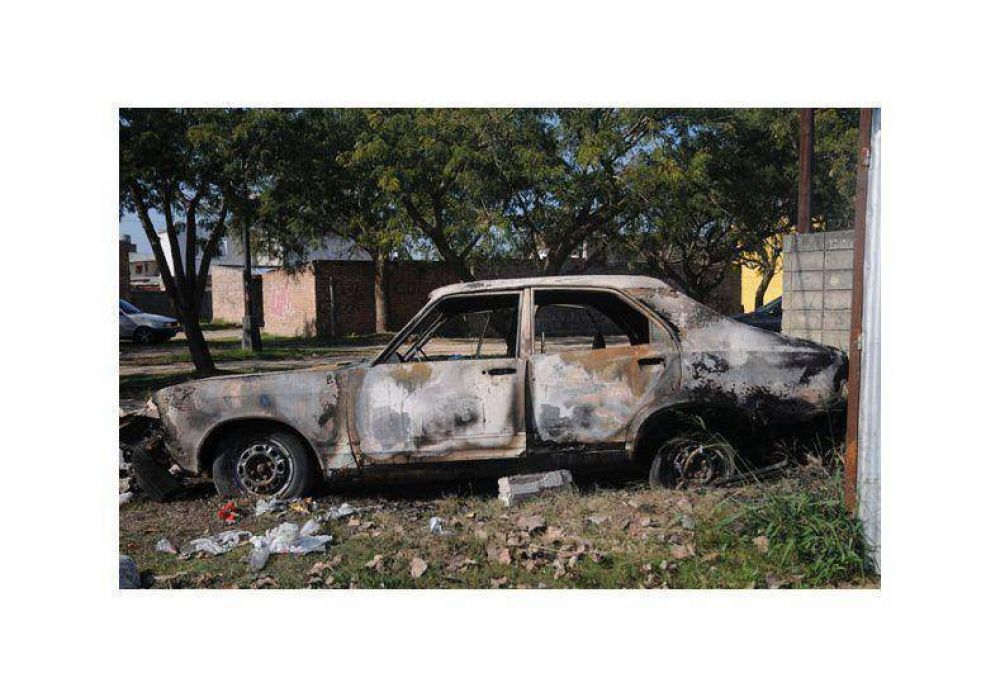 La quema de autos en la ciudad de Santa Fe, sin soluci�n a 5 meses