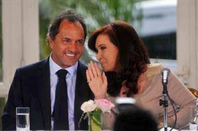 Cristina se muestra ma�ana con Scioli tras los primeros roces