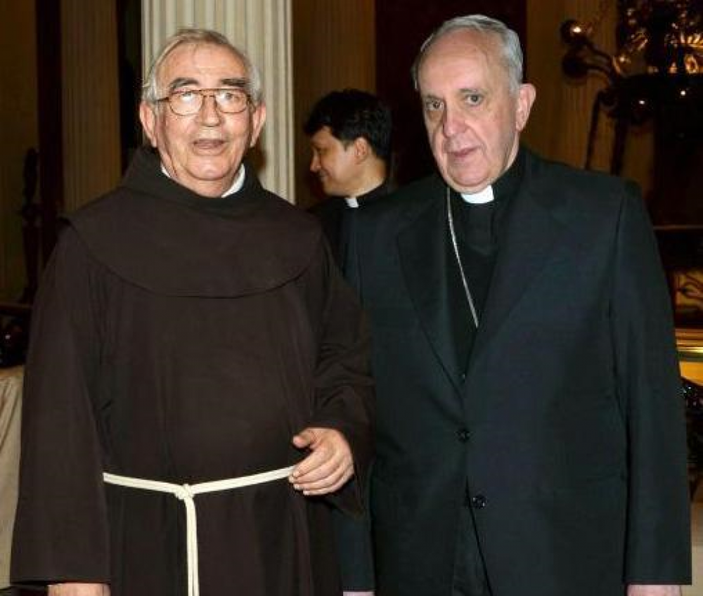 Falleció el cura que era el confesor de Bergoglio en la Argentina