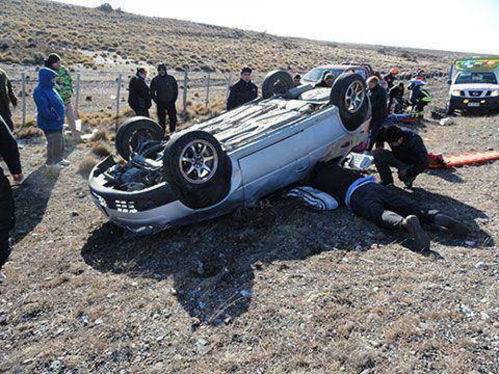Muri adolescente de Ro Gallegos al volcar un auto en Chile