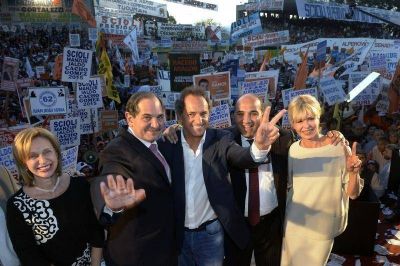 Tucum�n elige gobernador y Scioli busca su primera foto tras las PASO