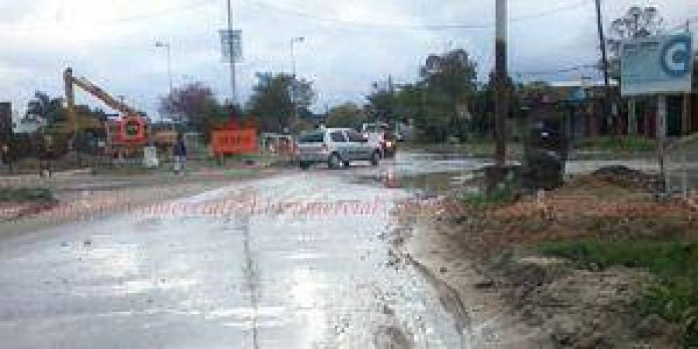Caos de tr�nsito por obras en cruce de avenidas