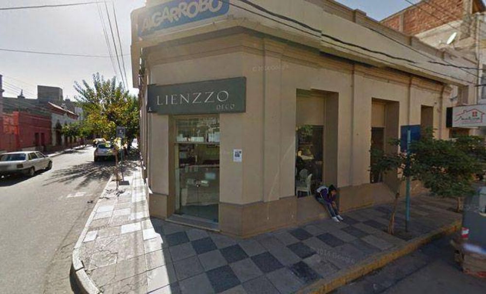 Abr�an robado la suma de 70 y 80 mil pesos en una muebler�a