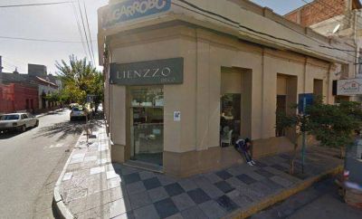 Abr�an robado la suma de 70 y 80 mil pesos en una muebler�a