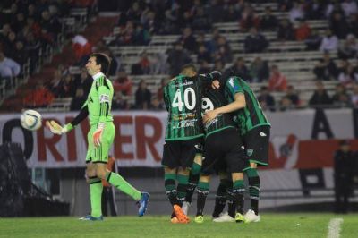San Mart�n fren� al River multicampe�n