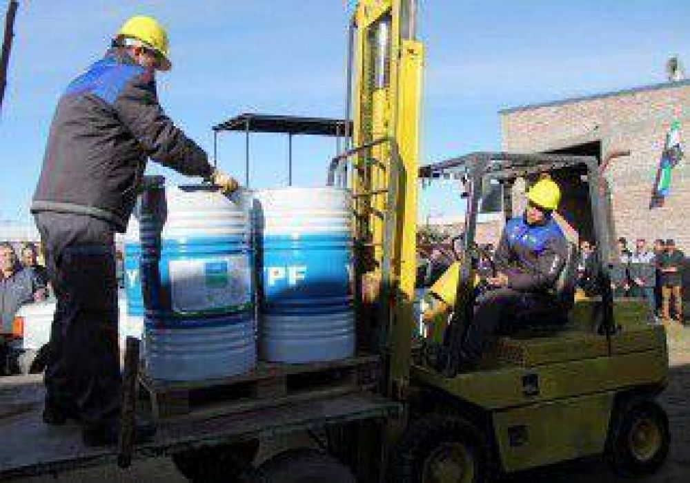 Plan Sanitario: se realiza con �xito la entrega de aceite cura frutal a los productores 