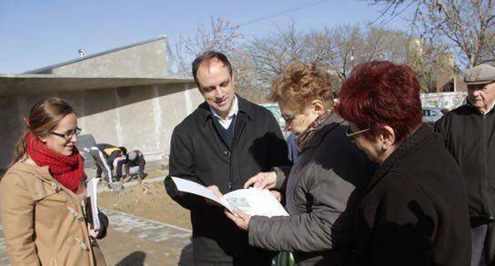 Corral recorri� la obra del nuevo jard�n municipal