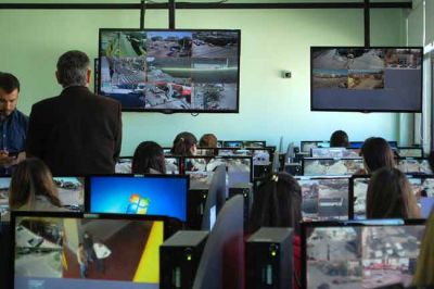 Jorge inaugur� el centro de monitoreo de videovigilancia
