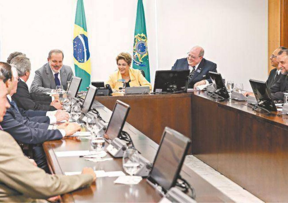Empiezan a surgir apoyos a Dilma desde la justicia y las centrales empresarias