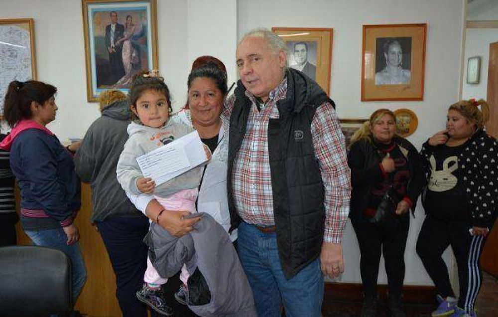 Nueva entrega de becas de estudio