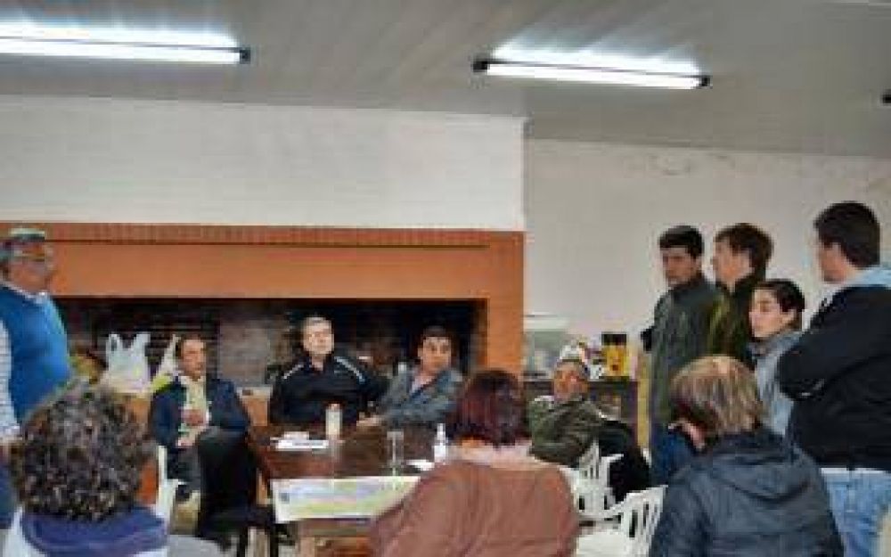 Inundaciones: Quedan 75 vecinos evacuados en Chacabuco