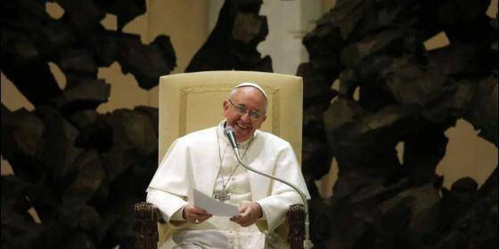 El papa pide una gestión responsable del trabajo que expresa la dignidad humana
