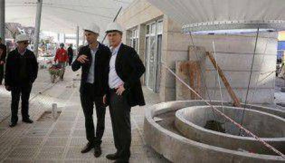 Macri recorri� las obras de la nueva terminal de combis de Madero