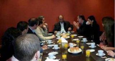 Manzur se reuni� con referentes de organizaciones ambientales