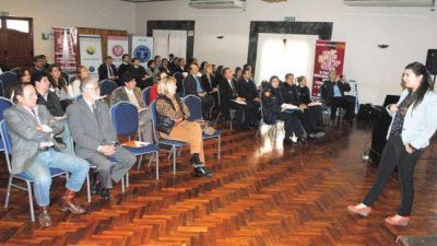Propician acciones para evitar la venta ilegal de productos