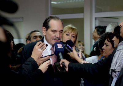 Alperovich aclar� que hay que adaptar las f�bricas para aumentar el corte de etanol