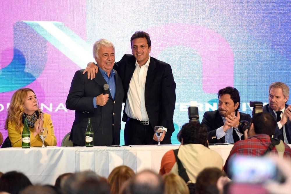 Ante la amenaza Scioli, Massa fue a C�rdoba para cerrar el acompa�amiento de De la Sota