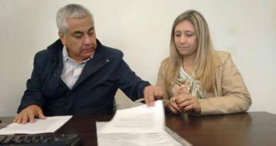 Salazar anunci� la construcci�n de 10 consultorios de Osprera