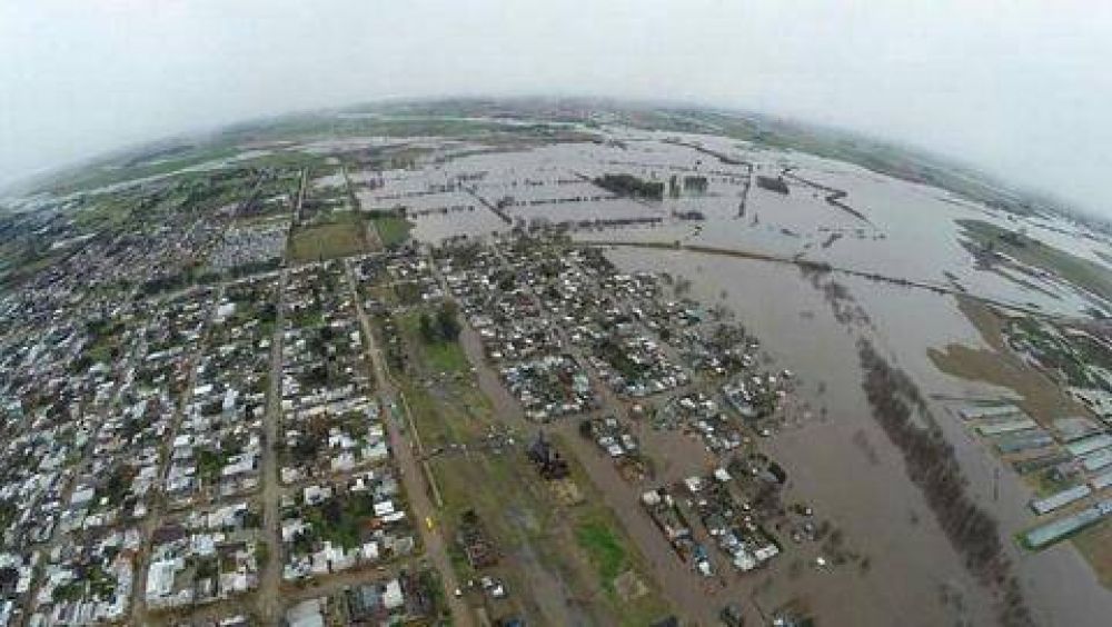 Comienzan a entregarse certificados a afectados por las inundaciones