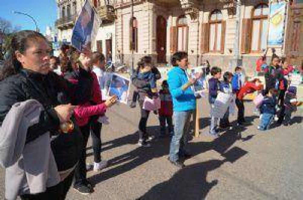 Reclamo contra la Justicia mercedina y Minoridad por la tenencia de dos beb�s