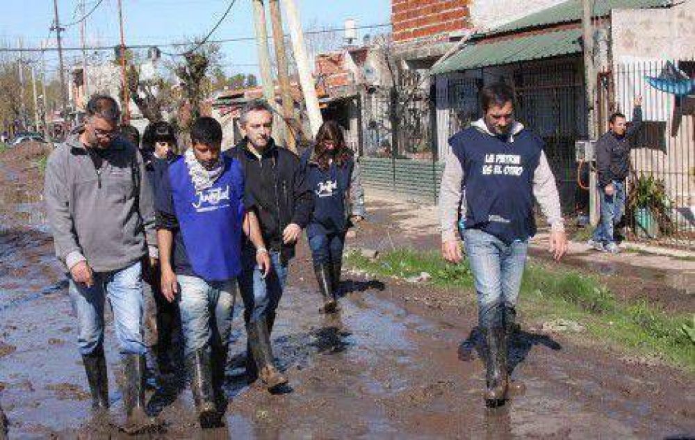 Kicillof en la Ciudad, Larroque en la Provincia