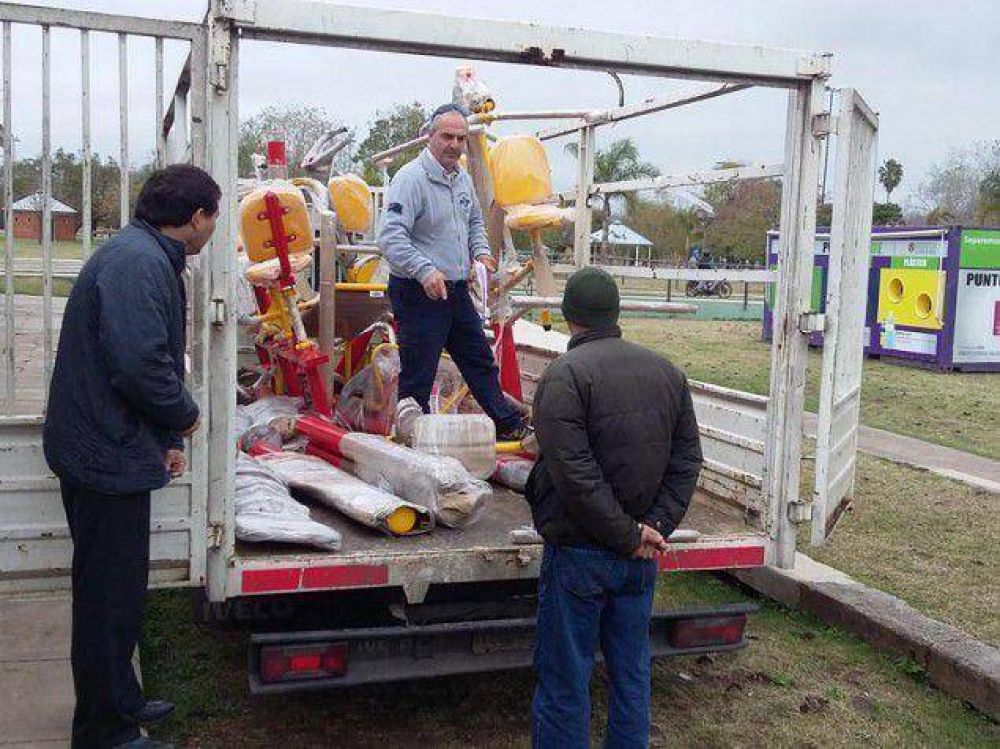 Instalarn aparatos de gimnasia en el Parque Central de Morteros