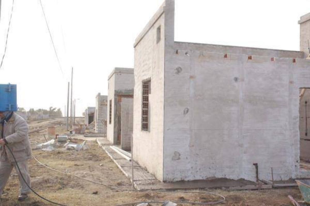 Compromiso para que en 60 d�as se firme un convenio para construcci�n de cinco nuevas casas