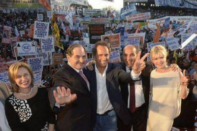 En Tucum�n, Scioli apoy� a Manzur y critic� a la �alianza del ajuste�